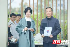 “诗词男神”康震教授助阵中南大学问渠长廊名家诵读活动图片