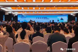 “人民英雄”张伯礼来南宁啦！现场瞬间变大型粉丝见面会图片