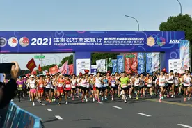 #（体育）马拉松——2021常州西太湖半程马拉松赛举行图片