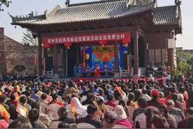 登封：戏曲进古村 村民赏大戏 名家走进登封袁桥古村 戏曲名段唱响古村落图片