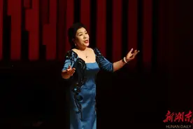 歌声献给“党啊，亲爱的妈妈”图片