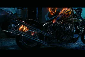 飙车到180码还自拍？交警：马上安排图片