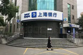 嫌银行服务太差，大V怒取500万现金，双方最新回应图片