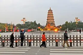 因疫情防控，西安大雁塔景区、大唐不夜城暂停开放图片