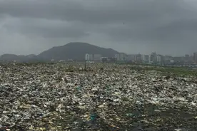 印度最古老的“垃圾山”已经有18层楼高图片