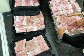 不爽银行服务，大V取现500万 / 直播被怂恿，网红喝下农药图片