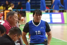 从汶川大地震中“站起”，篮球给了她“双翼”视频封面