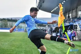 陶强龙致歉：我以为角旗杆是有弹性的 希望大家以我为戒图片