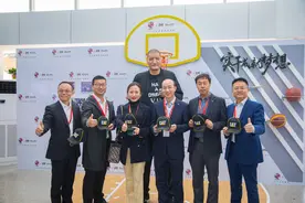 CBA名宿巴特尔寄语年轻球员要“忠于所爱”图片