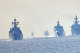 首次！中俄海军10艘舰艇浩浩荡荡通过日本津轻海峡图片