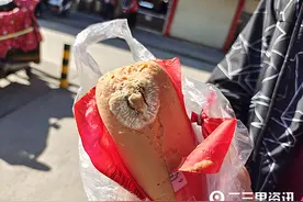 女子在商洛好又多超市购买双汇火腿肠 一岁娃啃食腹泻图片