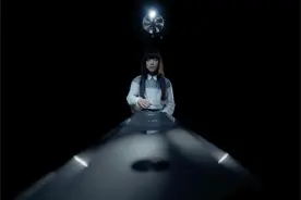 法兰克福头盔《卫星》：枯寂是为了感受丰饶图片