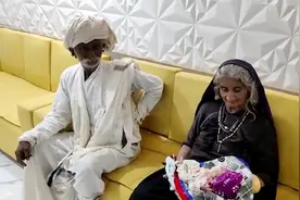 罕见！印度一妇女70岁生下自己第一个孩子图片