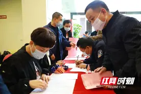 县市区两会丨零陵区人大代表报到：履职尽责献良策 肩负使命代好言图片