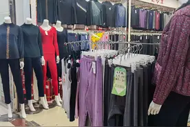 棉服、秋裤、保温杯、手套、护膝……降温后防寒保暖用品热卖图片
