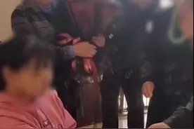 18岁残疾女孩订婚时面无表情，哥哥：妹妹不同意，已退婚图片