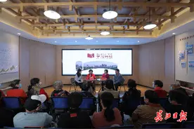 “学习园地”里居民点赞家门口的公园，青山人均公园绿地面积达到国家生态园林城市标准图片
