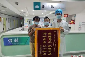 男童脊柱侧弯压迫心肺 医生耗时7小时矫正图片