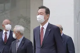日本老牌议员街头演讲“碰瓷”拜登：他和我年龄完全一样；网友：那又能怎样？图片