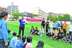 《两名乡村教师勇闯火海救人》后续 博白两名教师获奖励一万元图片