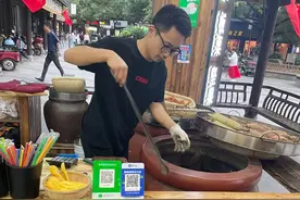 叮咚！银行卡到账15万元！给路人送烤红薯的金先生获“好人贷款”图片