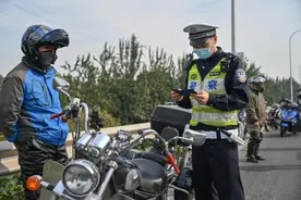 警探号｜逆行、载物、京B进四环主路…… 北京交管部门严查摩托违法行为图片