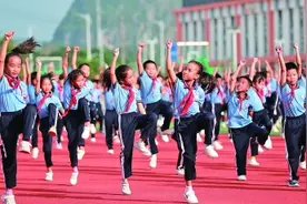 广西壮族自治区崇左市扶绥县中小学校坚持健康第一教育理念图片