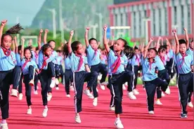 广西壮族自治区崇左市扶绥县中小学校坚持健康第一教育理念图片