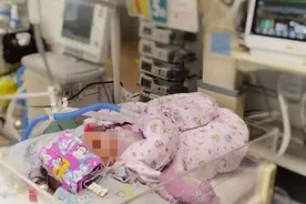 警惕！天冷降温加被子，2个月大婴儿睡觉被捂到呼吸衰竭……图片