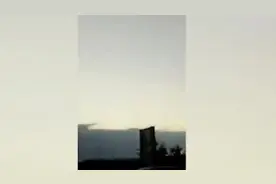 以色列一名工作人员被起飞的热气球带到半空中后掉落身亡图片