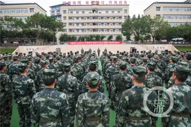 400米障碍、5公里武装越野……武警运动会上满目硬汉图片