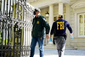 FBI突击搜查俄罗斯寡头住宅，外媒称其与普京关系密切视频封面