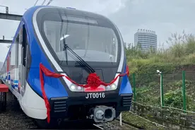 轨道交通跳蹬-江津线的列车定了！全国首创双流制轨道交通车辆下线图片