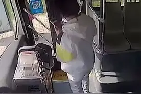 今日份的温暖！女孩公交上来例假司机递上外套并轻声提醒视频封面