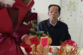 99岁抗战老兵过生日婉拒大操大办，再忆峥嵘岁月图片