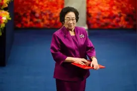 89岁屠呦呦，再次震惊世界！她的事迹值得学习图片