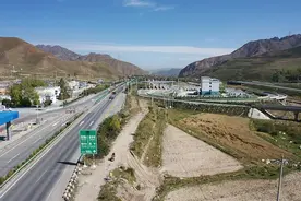 记者直击徒步直播：假徒步者拥塞进藏路，强令记者删除照片、视频图片