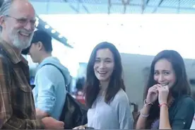 美国功夫演员罗伊·霍兰去世 女儿卢靖姗发文悼念图片