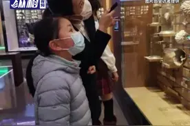 后生可畏！上海10后小学生发现教科书错误 出版社回应：已上报修改视频封面