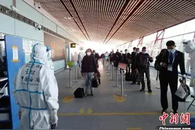 北京海关高效保障冬奥圣火火种顺利抵京图片