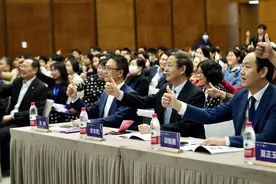 近30位新闻传播学院院长齐聚云端，聚焦智能时代新闻教育图片