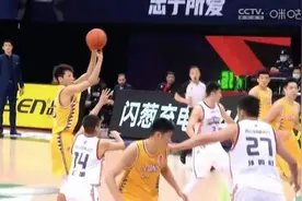 王子瑞面对老东家表现出色，不过赵岩昊和冯欣三分雨助广厦轻松战胜同曦图片
