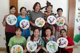 江苏首家老年科技大学在南通成立，老年教育如何让老人“有所学”“有所为”？图片