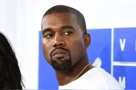 改名“Ye”，侃爷这次真成了“爷”图片