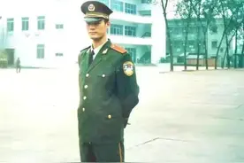 这张敬礼照，令人肃然起敬图片