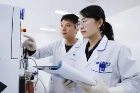 齐鲁制药靶向抗肿瘤新药Ⅰ期临床试验完成首例受试者给药图片