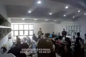 以次充好！修手机骗取3000余万元！上海警方侦破手机维修新型诈骗案图片