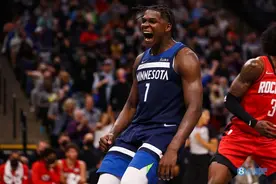 爱德华兹：我确实向火箭替补席喊话建议他们叫暂停 我手感火热图片