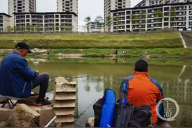 重庆野钓有多火？这处河段来晚了站的地方都没有图片