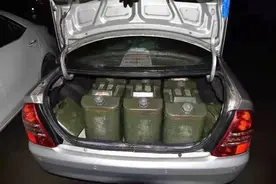 私家车竟成黑油售卖点！东莞黄江警方侦破一起非法买卖黑油案件图片